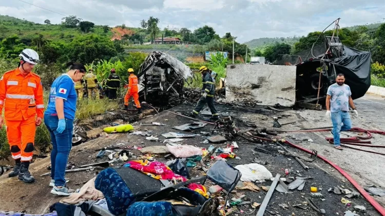 Sobe para 41 número de mortos em acidente na BR-116 em MG