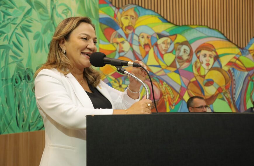 Vereadora Anny Espínola solicita recapeamento das ruas do São João