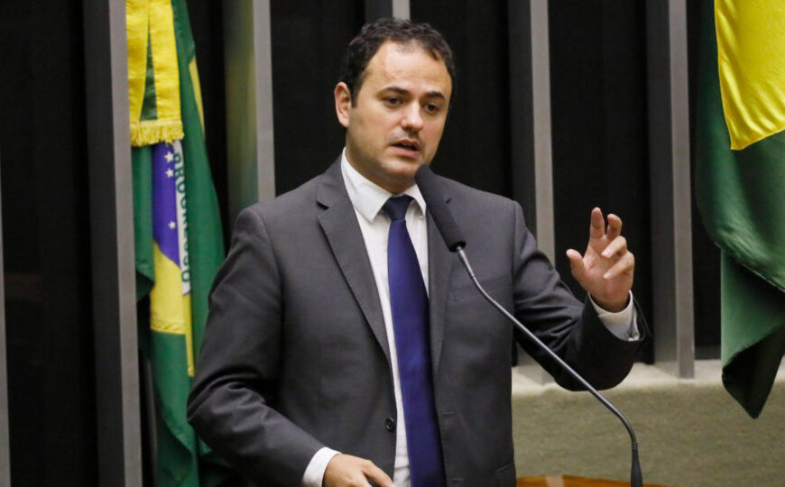 Sidônio, Gleisi e Lindbergh visitam Glauber Braga na Câmara