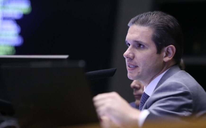 Hugo Motta não cede mesmo com manifestação e deixa anistia na gaveta da Câmara