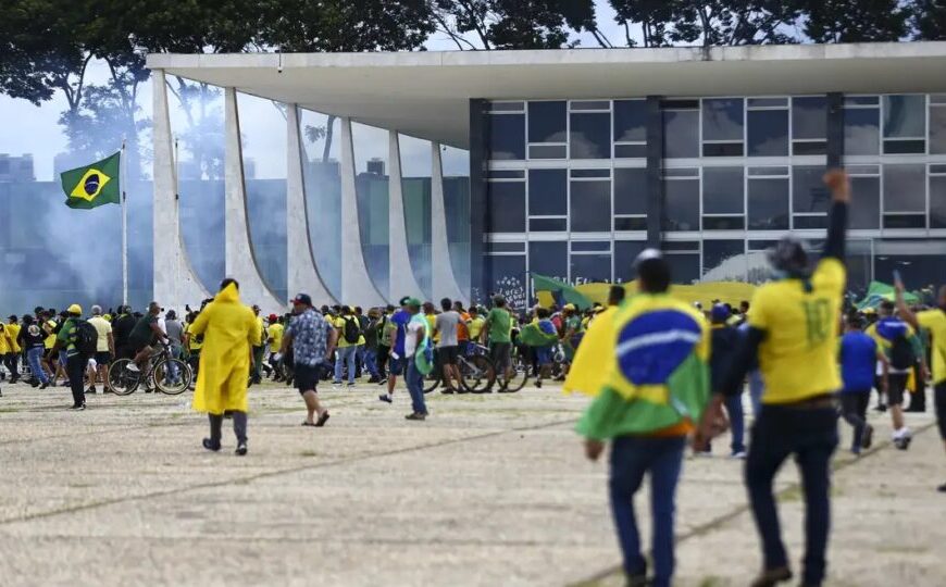 Sorveteiro e pipoqueiro citados por Bolsonaro foram condenados por associação criminosa