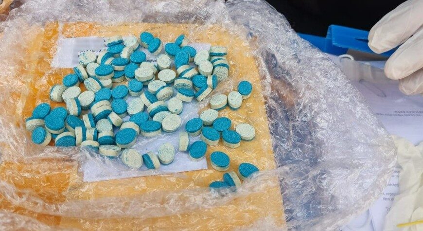 Quase 100 comprimidos de ecstasy são apreendido na Capital