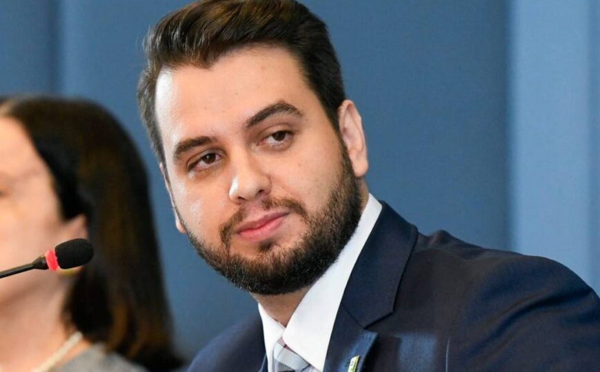 Moraes libera Filipe Martins para assistir ao próprio julgamento no STF