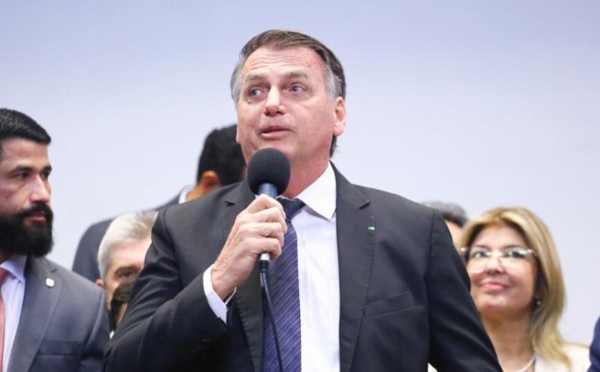 Bolsonaro diz temer por sua vida, caso seja preso: “querem me matar”
