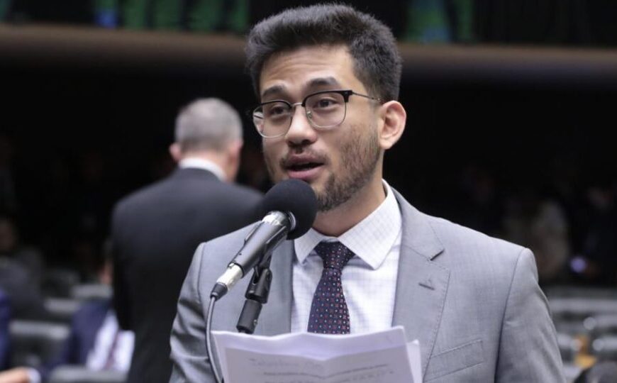 Deputado propõe restringir e dar transparência a viagens internacionais de autoridades 