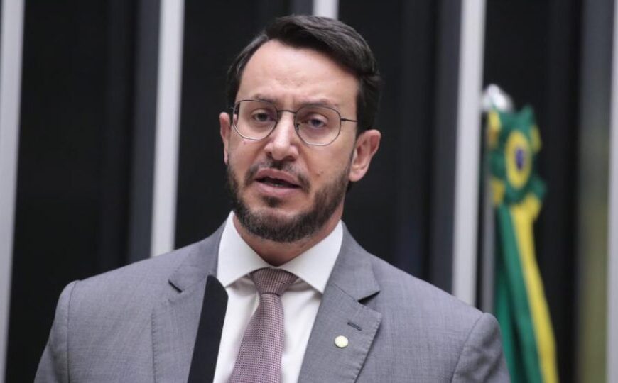 Deputado da base de Lula pede para assinar urgência do PL da Anistia