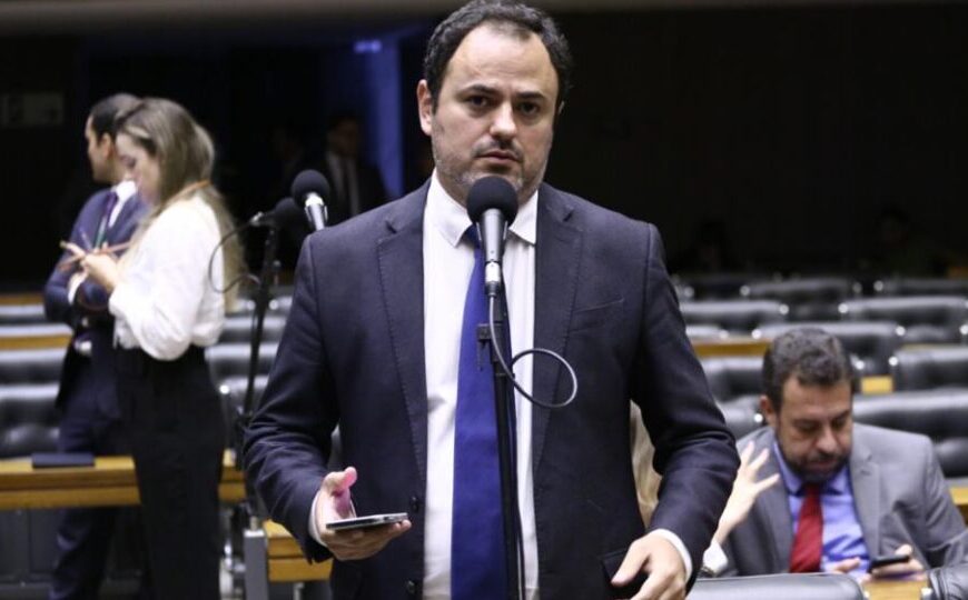 Em greve de fome contra cassação, Glauber Braga é orientado a ingerir soro