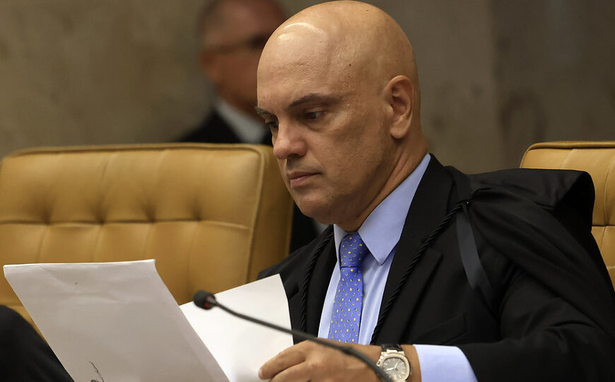 Idoso de 73 anos condenado por Moraes a 13 anos consegue prisão domiciliar
