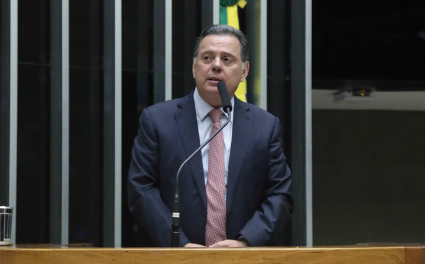Executiva do PSDB autoriza fusão com Podemos