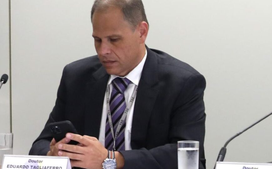 Tagliaferro discutiu com Eustáquio sair do Brasil; mensagens confirmam contato