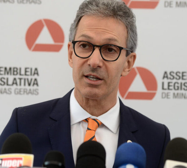Zema critica Haddad por “barbeiragens” no IOF e…