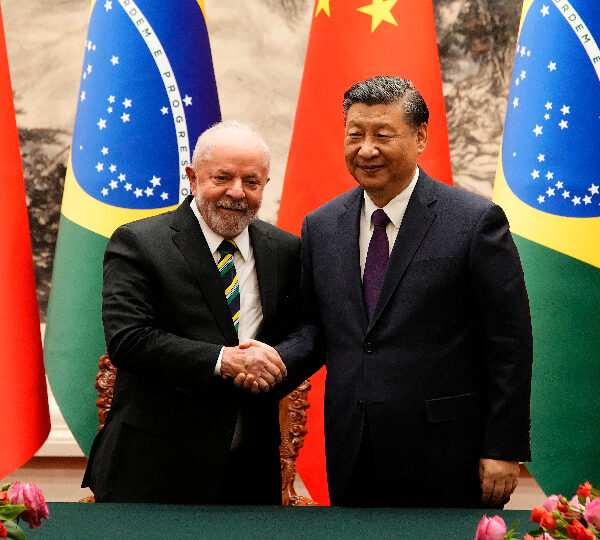 Lula tenta reforçar laços com a China em…