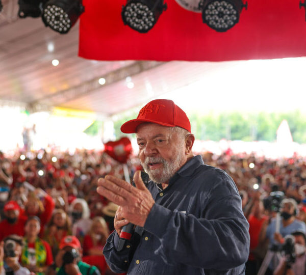 Lula critica preço do botijão de gás e…
