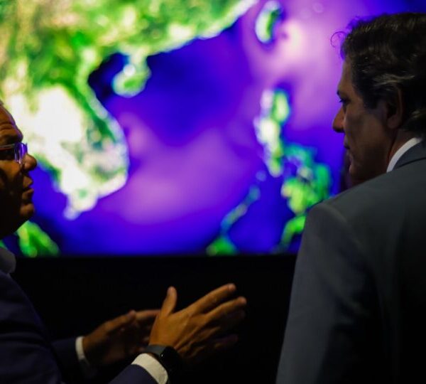 Governo vai aos EUA e acena com redução…