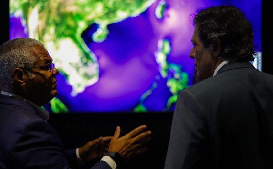 Governo vai aos EUA e acena com redução de impostos para atrair big techs ao Brasil