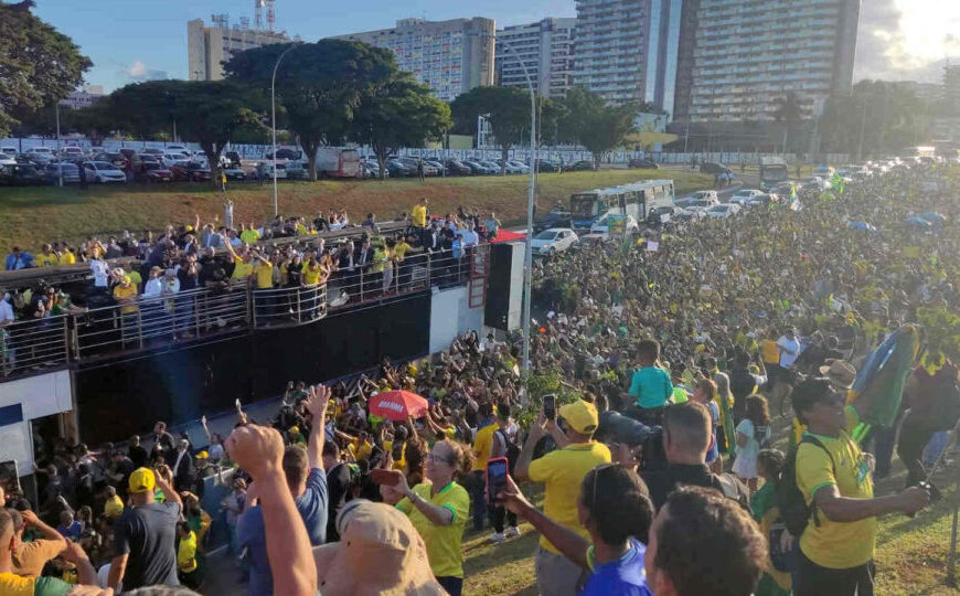 Veja fotos da caminhada pela anistia em Brasília