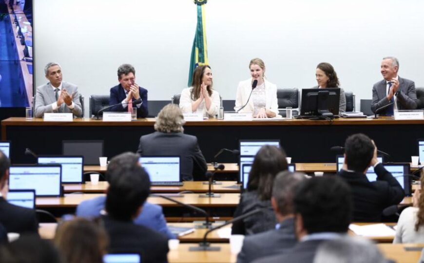 Câmara barra nova ofensiva do governo para regular redes sociais 