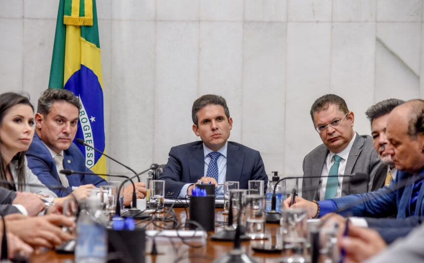 Oposição recua e cogita aceitar comissão especial para discutir anistia na Câmara