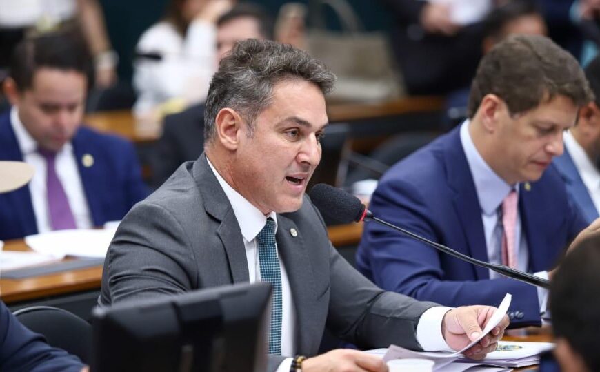 Oposição comemora queda de Lupi e reforça mobilização por CPI