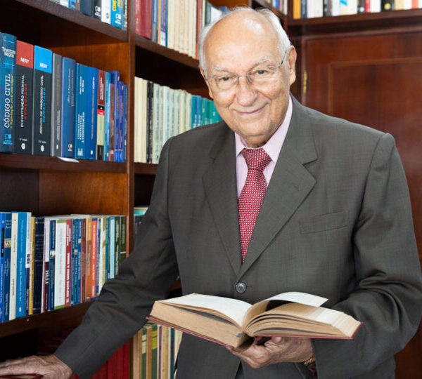 Ives Gandra diz que ministros do STF legislam…