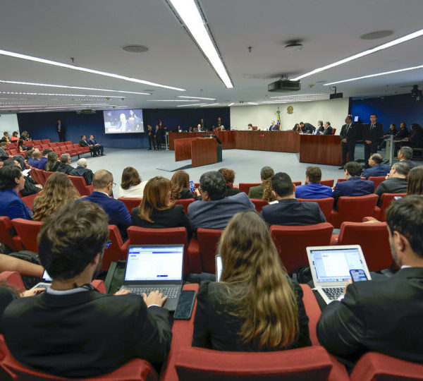 Primeira Turma do STF rejeita denúncia contra dois…