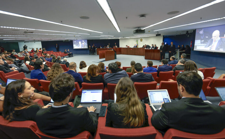 Primeira Turma do STF rejeita denúncia contra dois militares e torna réus mais 10 por tentativa de golpe