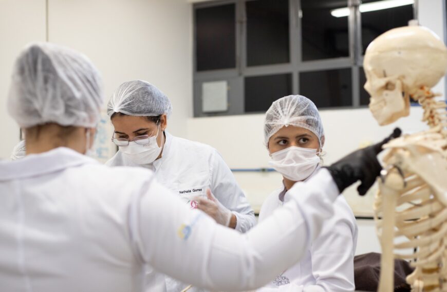 “Foi como montar um quebra-cabeça”, diz acadêmica após aula prática de Anatomia