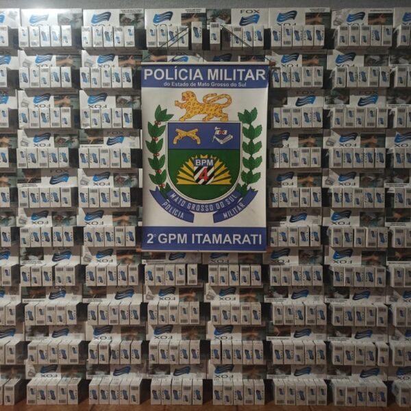 Polícia apreende veículo com 800 pacotes de cigarros…