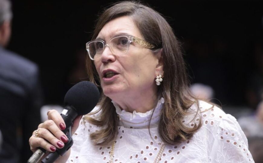 Prerrogativas aciona PGR contra Bia Kicis por críticas a Moraes; deputada rebate