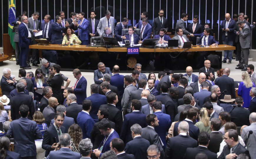 Câmara aprova projeto que amplia número de deputados com impacto de R$ 65 milhões ao ano