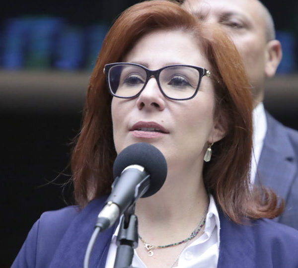 Defesa de Zambelli tenta estratégia de Ramagem para…