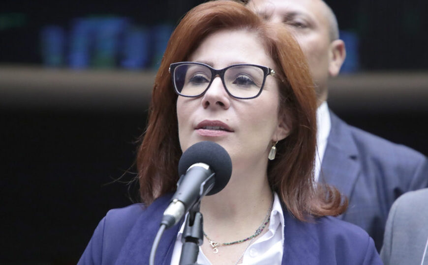 Defesa de Zambelli tenta estratégia de Ramagem para…