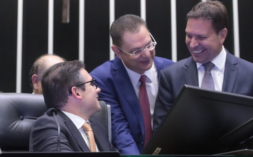 Como votou cada deputado na suspenção de ação do STF contra Ramagem