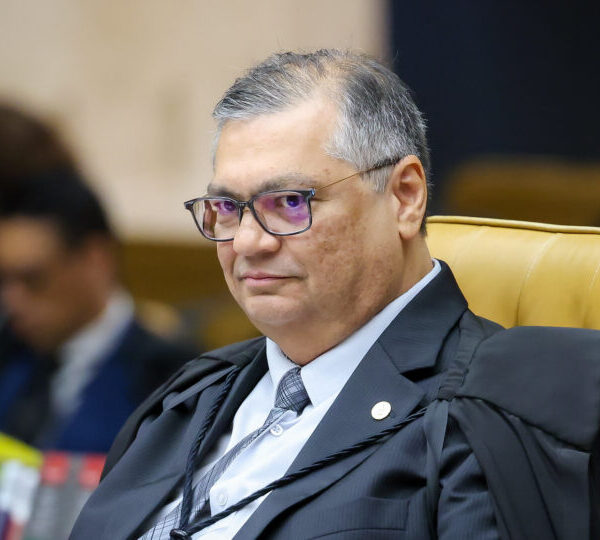 Apenas em “tiranias” um ramo estatal pode concentrar…