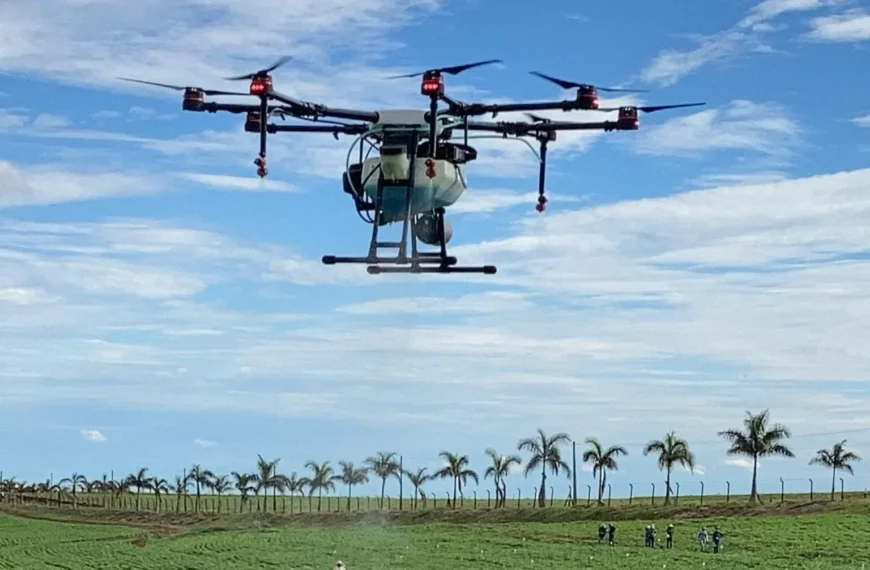 Drones na agricultura reduzem CO₂ e economizam 200 mi de toneladas de água