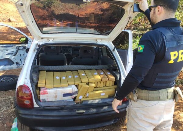 PRF apreende 237,5 quilos de maconha em Rio…