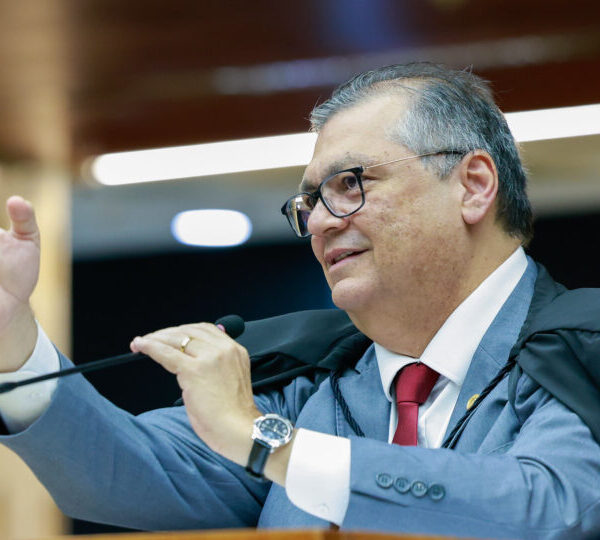Dino comunica TSE para cumprir decisão que troca…
