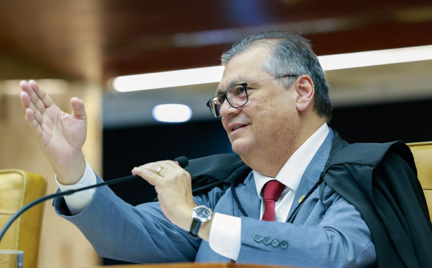 Dino comunica TSE para cumprir decisão que troca 7 deputados na Câmara