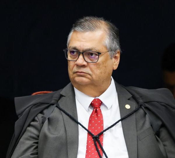 Dino manda soltar turco preso a pedido do…