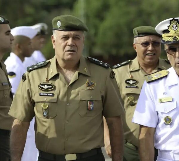Entenda o conflito de versões entre militares sobre…