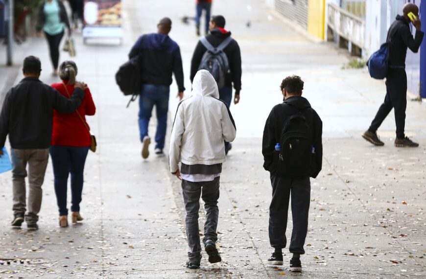 Frente fria deve derrubar temperaturas a partir desta terça-feira