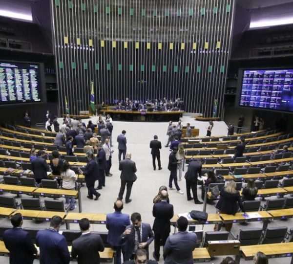 Isenção do IR de R$ 5 mil enfrenta…