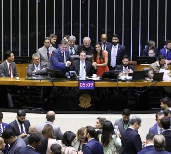 Como a terceira via do Centrão e de…