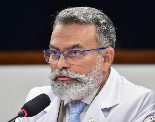 Comissão aprova criação de serviço telefônico para pessoas…