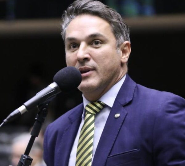 Oposição critica congelamento do Orçamento: “colapso anunciado”