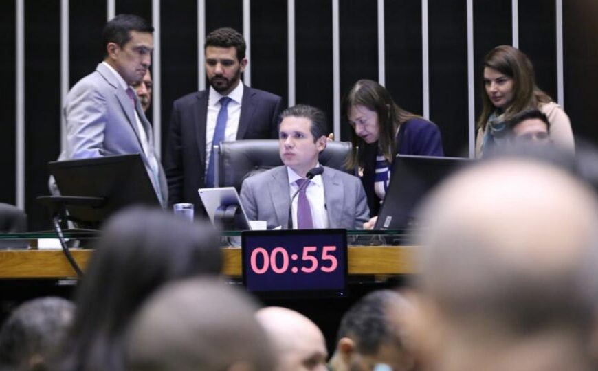 Sob pressão por mudanças e quebra de acordo,…