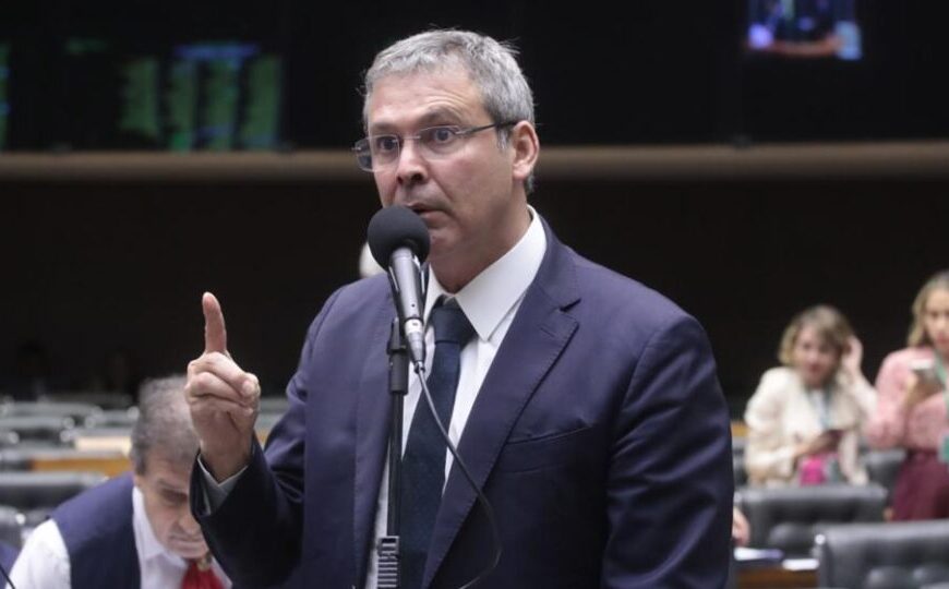 Lindbergh vai depor à PF sobre Eduardo Bolsonaro