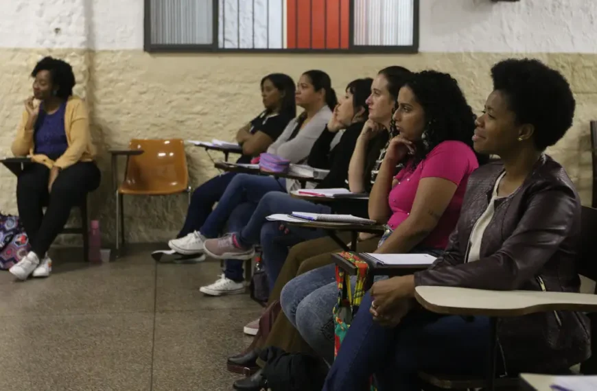 Cursinho popular tem até 6 de maio para inscrição em programa do MEC