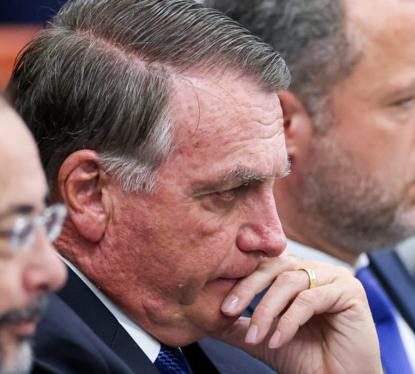 Bolsonaro desiste de 4 testemunhas na ação sobre…