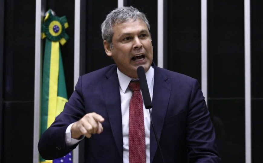 PT pede cassação de Eduardo Bolsonaro no Conselho…